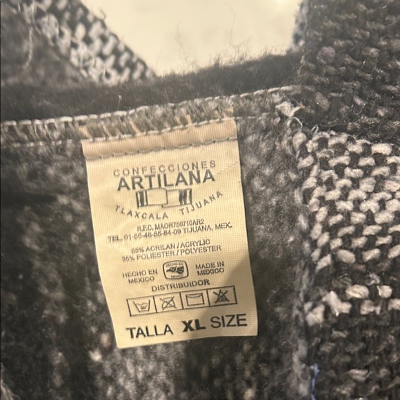 NWOT Artilana Black and Gray Knit Baja Hoodie Size XL - Picture 2 of 7